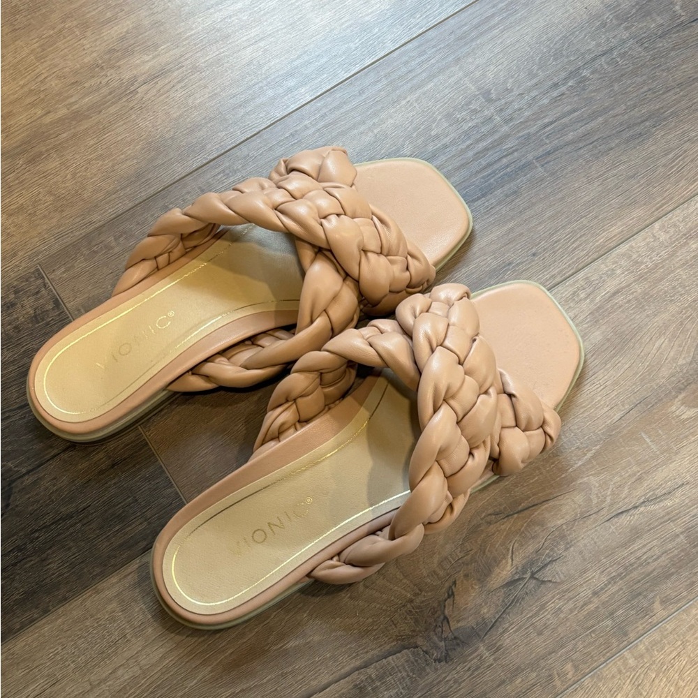 Like new Vionic kalina braided sandals